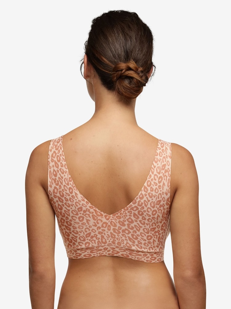 Chantelle Animal Print Soft Stretch Seamless V-Neck Padded Crop Top - Imagen 2 de 3 Chantelle Animal Print Soft Stretch Seamless V-Neck Padded Crop Top - Imagen 2 de 3