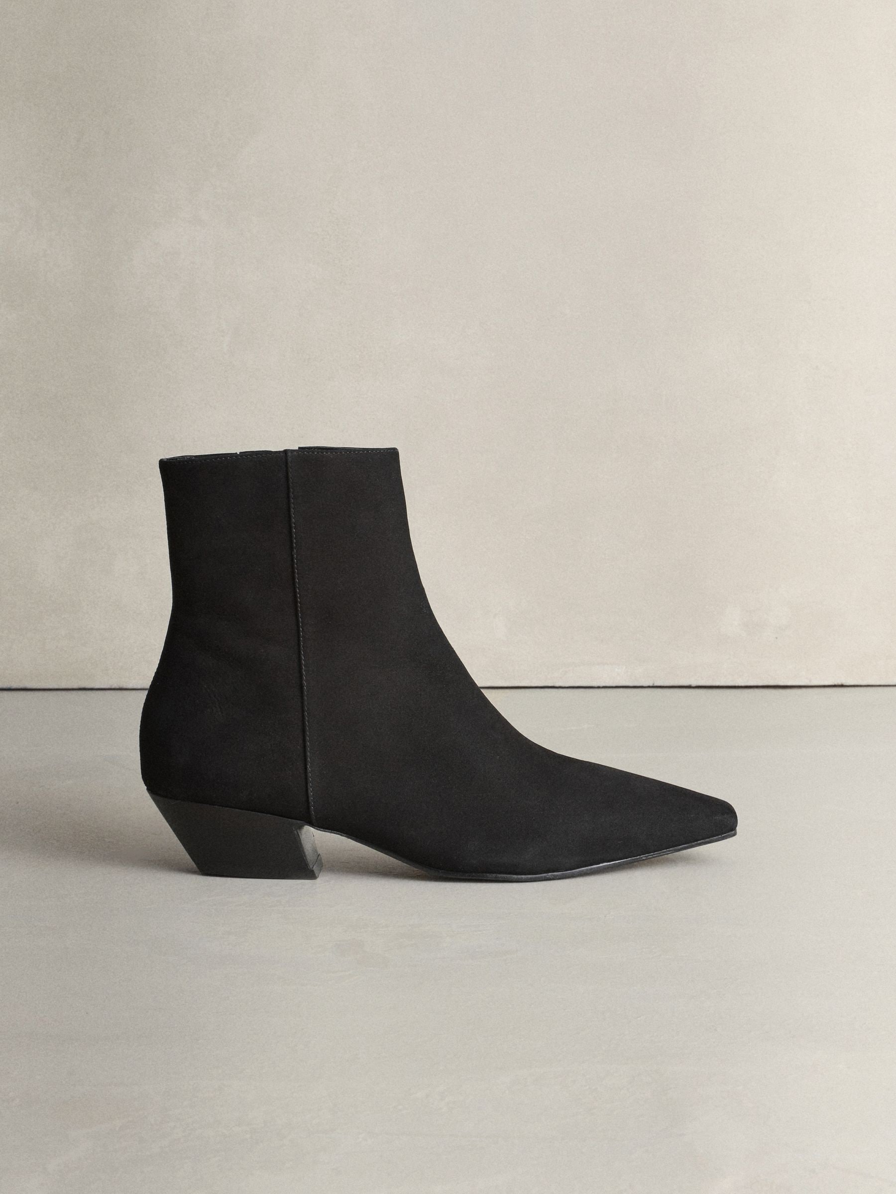 Bindas様 Buy Black Nubuck Leather N. Premium Chisel Toe Flat Ankle Boots