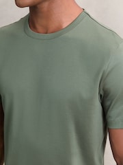 Reiss Kale Green Count Airwater-Cotton Crew-Neck T-Shirt - Image 4 of 6