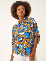 Blusa com botões e estampa floral romana - Imagem 4 de 5
