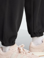 adidas Originals ESS Joggers - Imagen 4 de 5