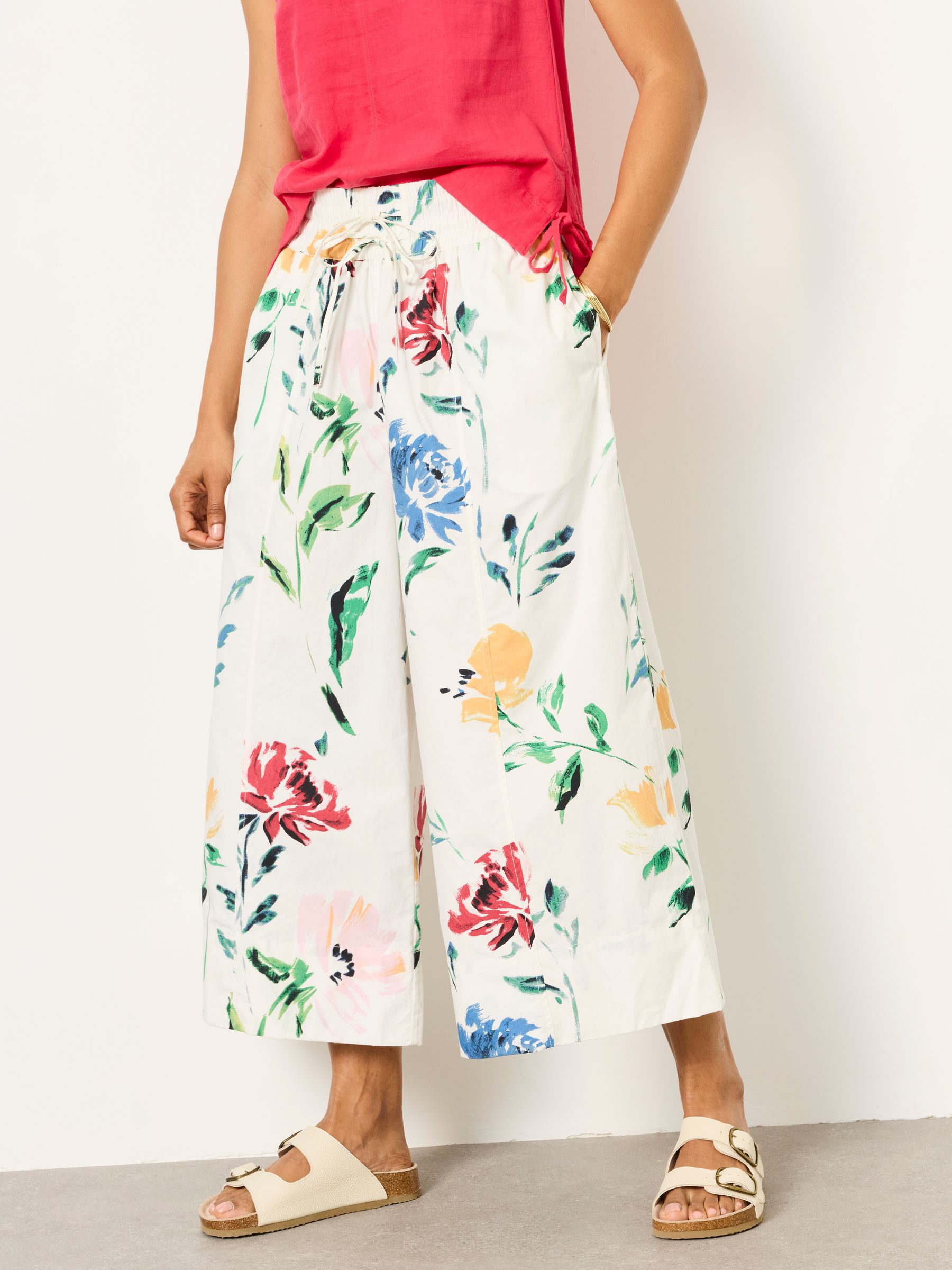 2TUCK CROPPED WIDE SLACKS 花柄　20ss Buy FatFace Aubrey Painted Floral Wide Leg Cropped Trousers from
