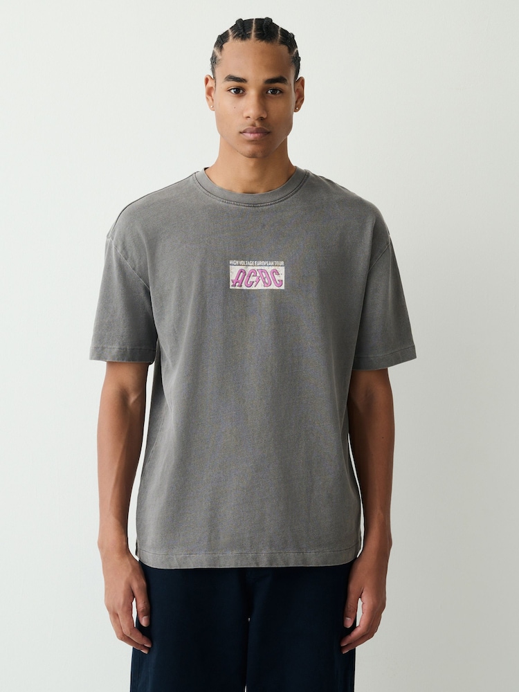 Svart ACDC - Vanlig passform - Band Graphic Print T-skjorte - Bilde 2 av 10