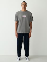 Svart ACDC - Vanlig passform - Band Graphic Print T-skjorte - Bilde 3 av 10