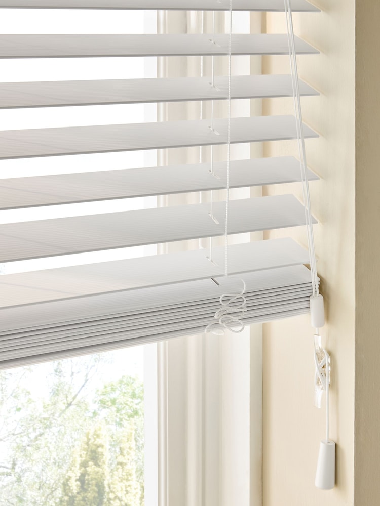White 50mm Venetian Faux Wood Blind - Image 5 of 5