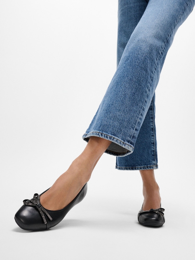 FitFlop Delicato Glitz Bow Leather Ballet Black Flats - Image 1 of 5