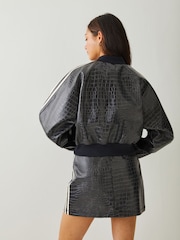 أسود - سترة فضفاضة من جلد ثعبان صناعي من adidas Originals - Image 10 of 12