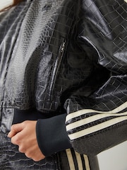 أسود - سترة فضفاضة من جلد ثعبان صناعي من adidas Originals - Image 11 of 12