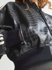 أسود - سترة فضفاضة من جلد ثعبان صناعي من adidas Originals - Image 7 of 12