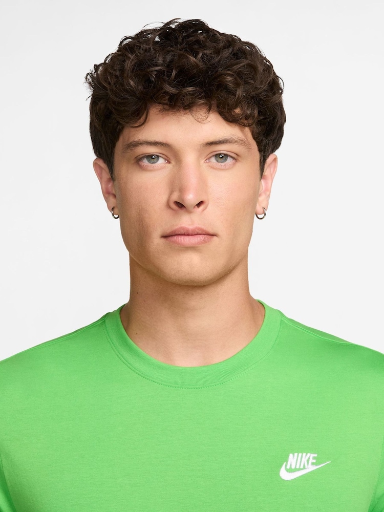 Mean 綠色服飾 - Nike 短袖 Club T 恤 - 圖片 3，共 3