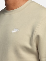 Caqui claro - Sudadera con cuello redondo Club de Nike - Imagen 3 de 6