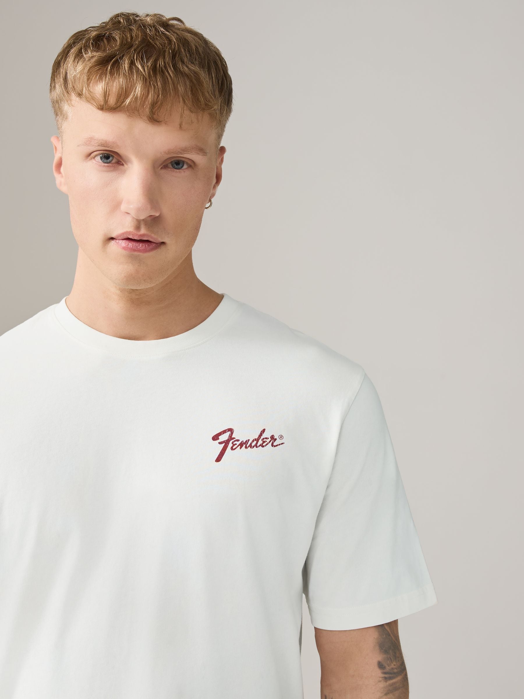 Fender ロゴ Tシャツ ホワイト XLサイズ Buy White Fender Regular Fit Band Graphic Print T-Shirt from the