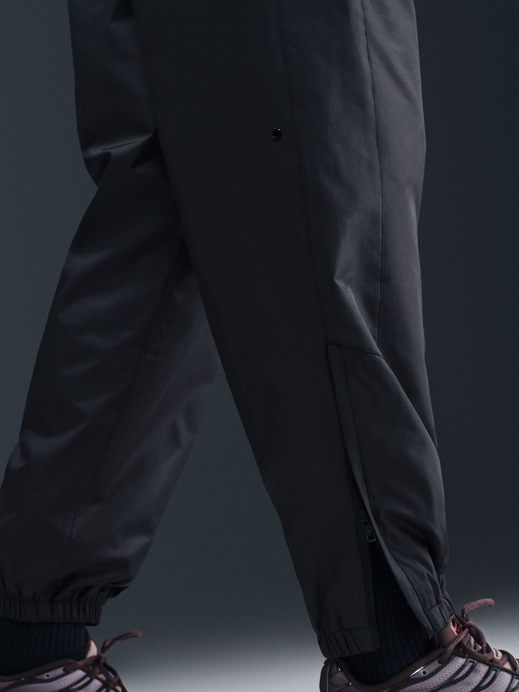 nike heritage essentials windrunner cuffed woven joggers in black