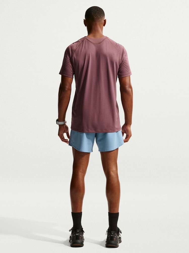 Μπλε εργασίας - Σορτς για τρέξιμο Nike Dri-FIT Stride 7 ίντσα 2-σε-1 - Εικόνα 2 του 5