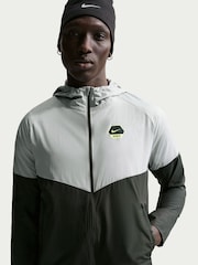 Nike Black Grey Sportswear Lightweight Running Jacket - Image 3 of 5