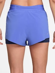 Niebieski szafirowy - Szorty do biegania Nike Swift Dri-FIT 2-w-1 ze średnim stanem - Obraz 2 z 4