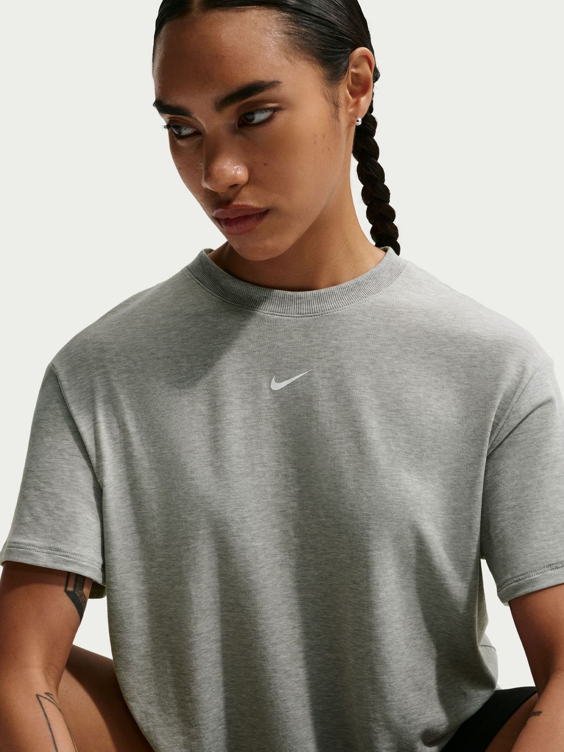 Comprar Cinza - Camiseta Nike One Relaxed Dri-FIT de manga curta