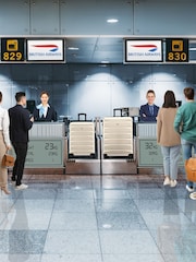 Flight Knight Medium & Large Cream Check-In Hold Luggage Hardcase Travel Suitcases Set Of 2 - Image 5 of 8