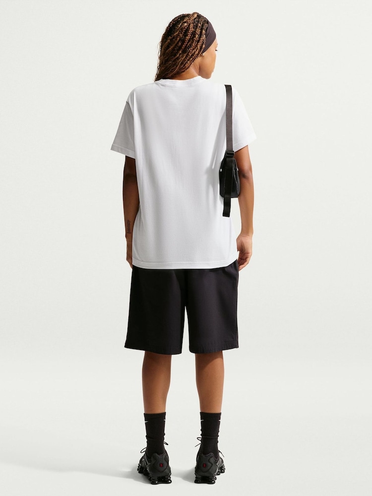 Vit - Nike Sportswear Essential Oversized T-Shirt - Bild 2 av 5