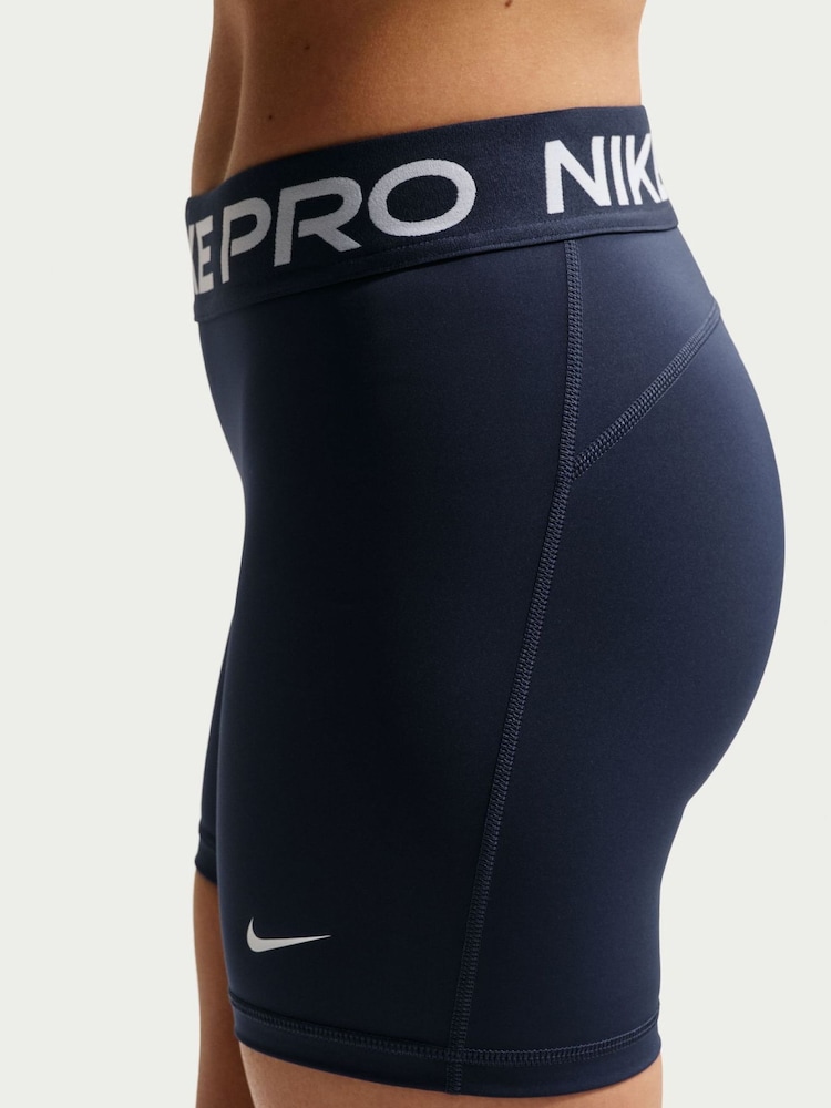 미드나잇 네이비 - 나이키 프로 365 5'' 미드라이즈 쇼츠 - 6의 이미지 6