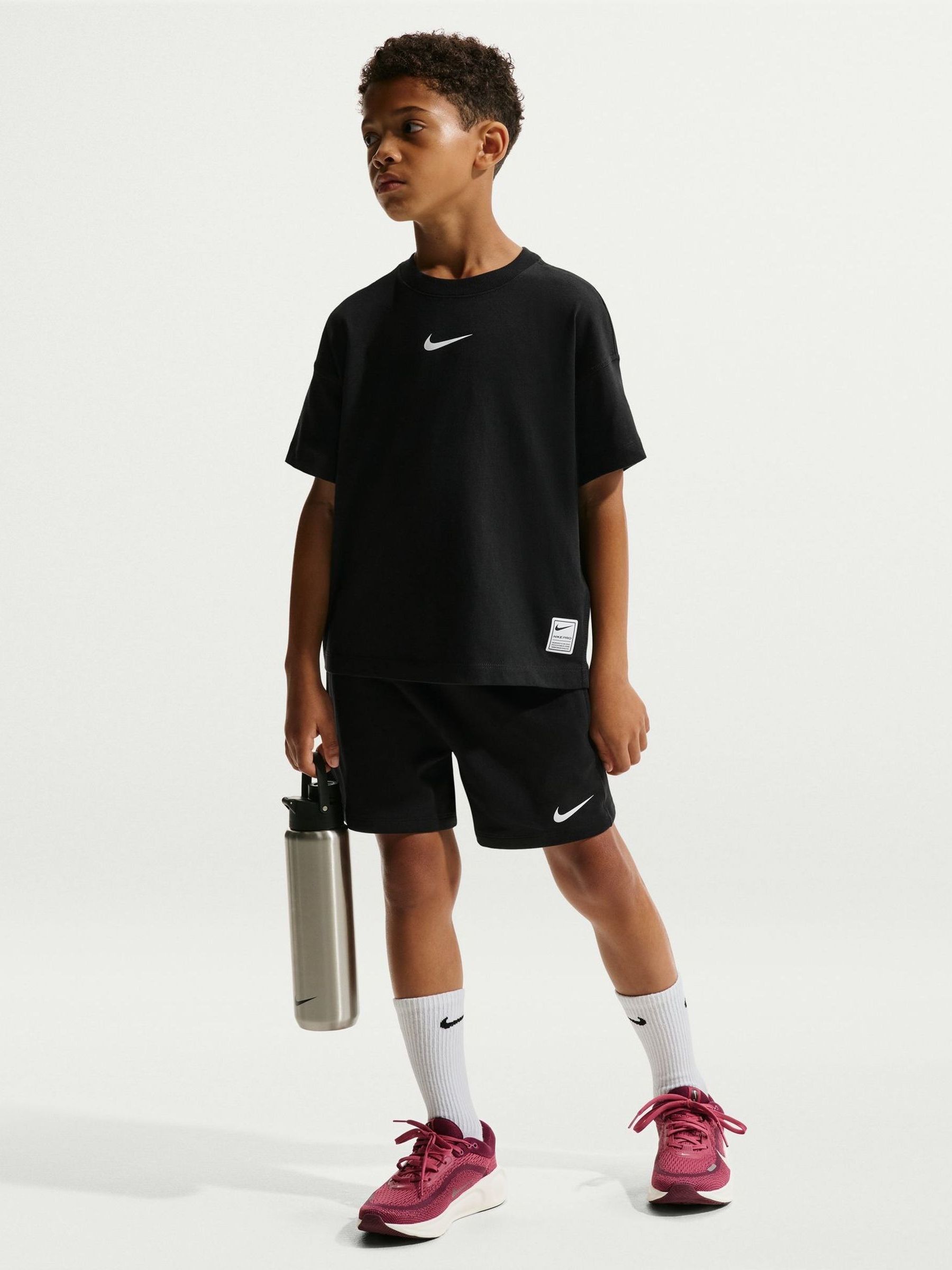 Next：日本 Nike Pro Dri-FIT フリース ショートパンツ from Next Japan