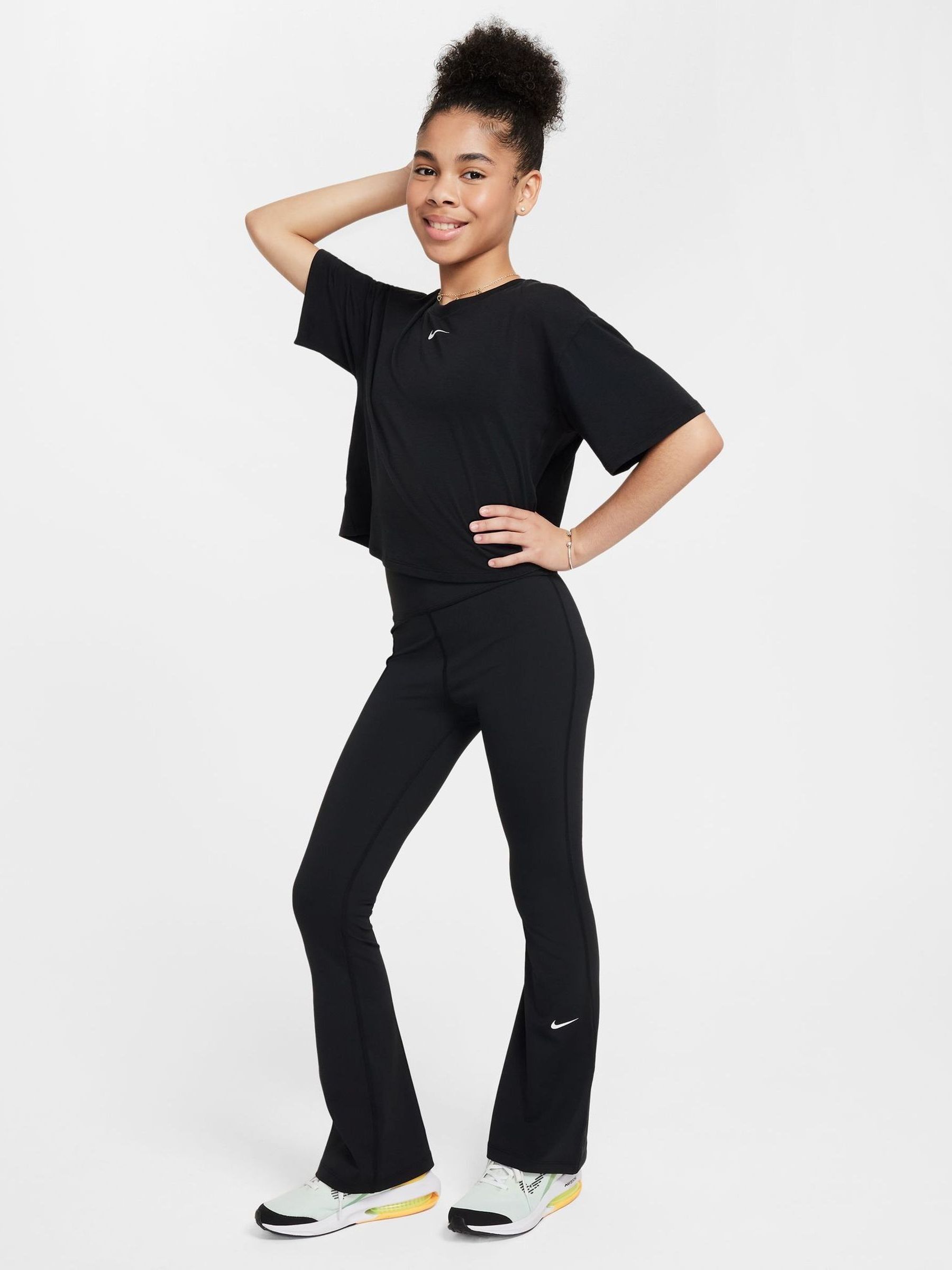Next：日本 ブラック - Nike One Dri-FIT フレア レギンス from Next Japan