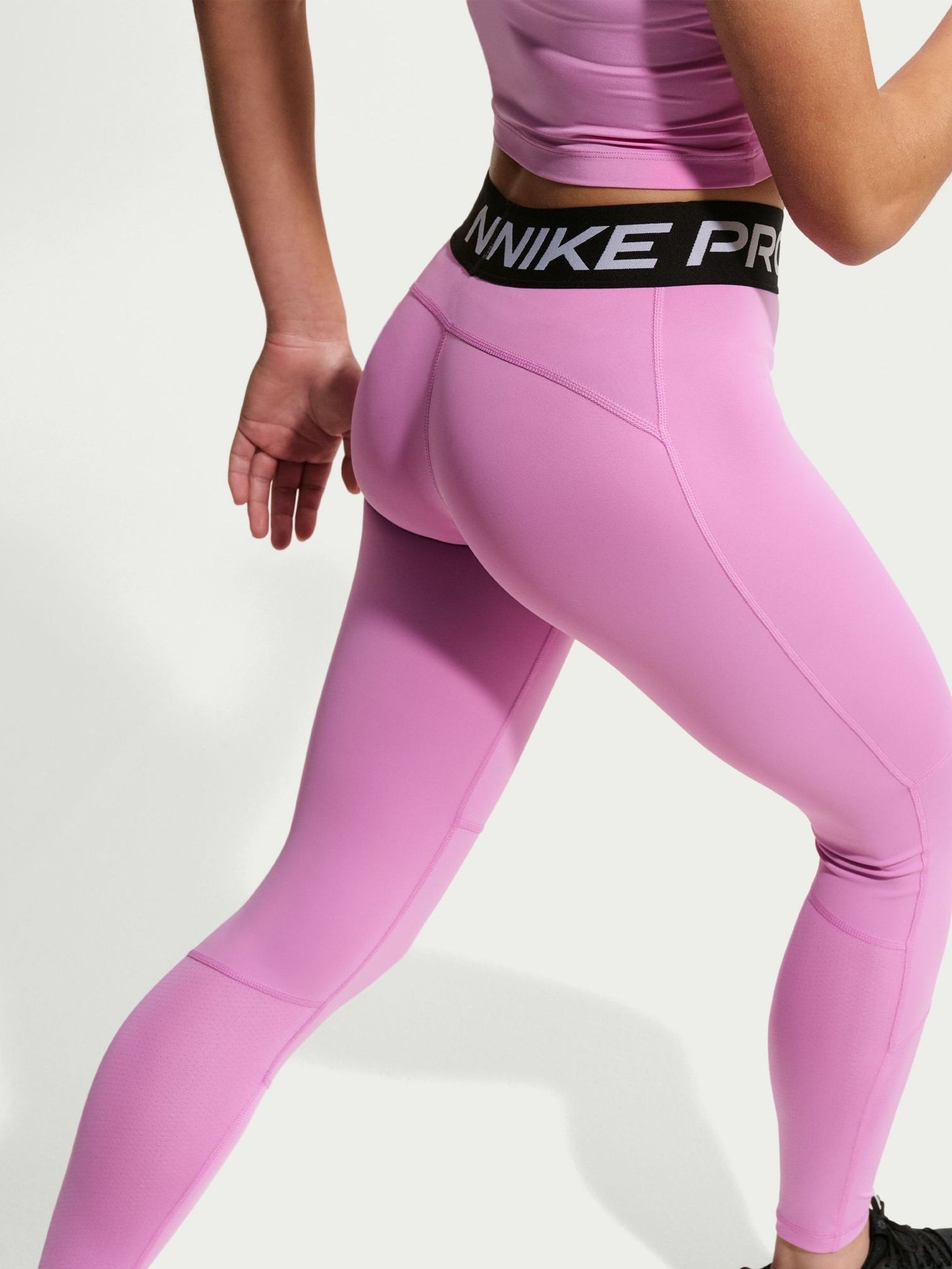 Next：日本 Nike Pro ミッドライズレギンス from Next Japan