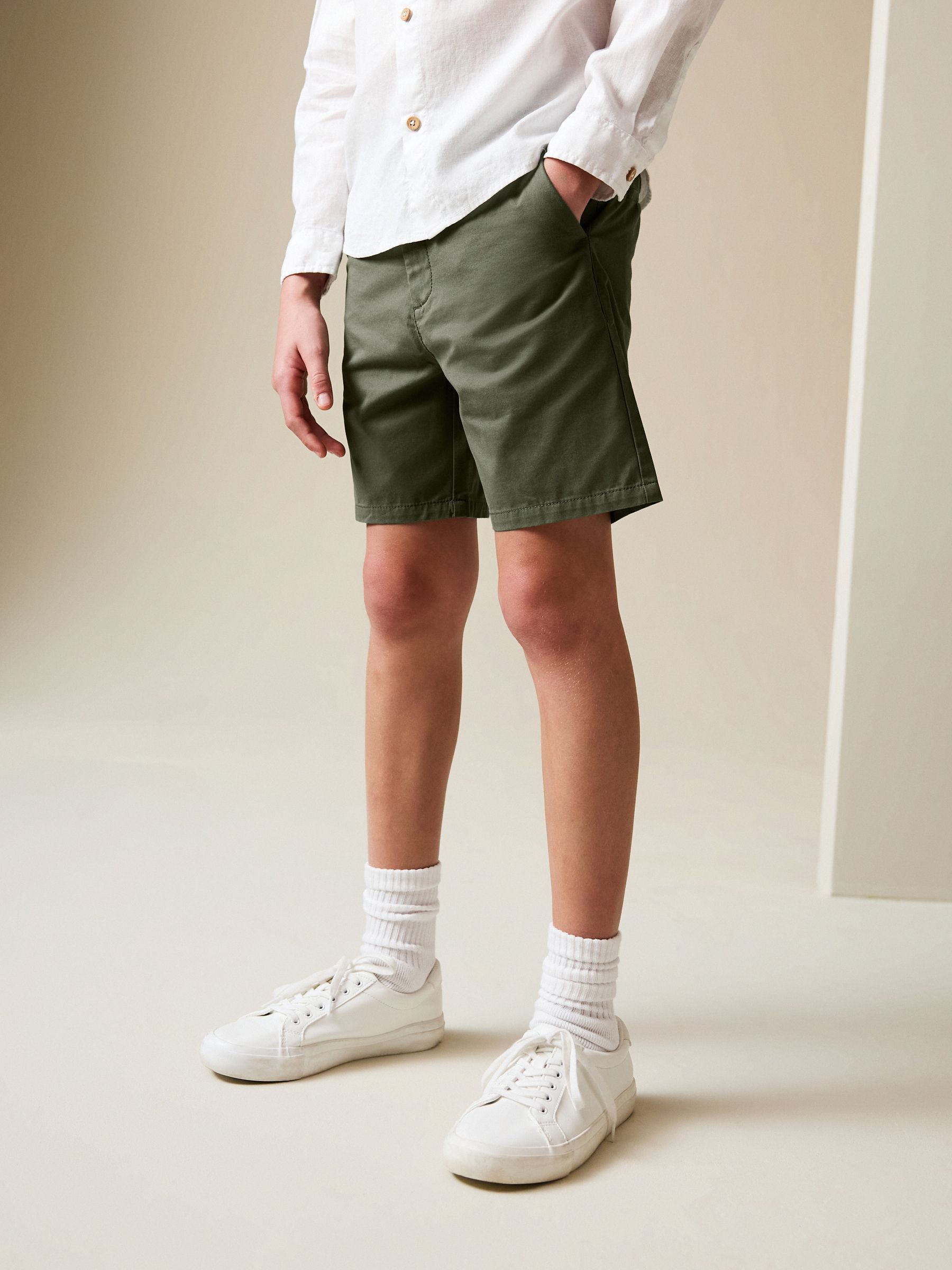 Next：日本 カーキ グリーン - チノショートパンツ（3 ～ 16 歳） from