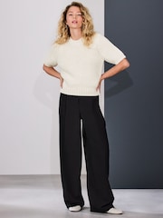 Ecru - Kurzärmliger Pullover mit Twist-Strick und Wolle - Bild 2 von 8