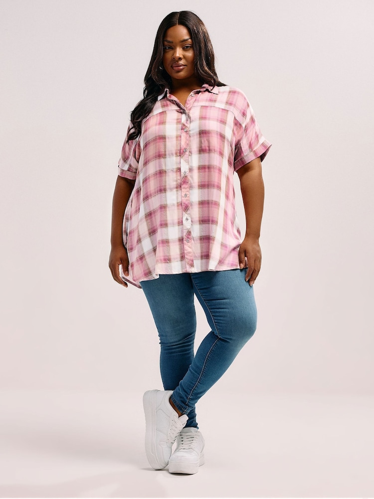 Rosa - Camisa xadrez de viscose de manga curta Yours Curve - Imagem 2 de 5