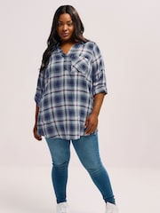 Azul - Camisa Yours Curve de viscose com sobreposição Check - Imagem 2 de 5