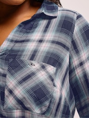 Azul - Camisa Yours Curve de viscose com sobreposição Check - Imagem 4 de 5