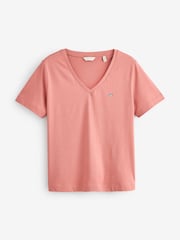 Rosa oscuro - GANT V-Neck Shield T-Shirt - Imagen 1 de 1