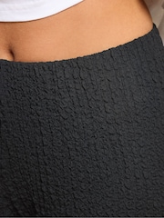 Calças largas texturizadas PixieGirl Petite - Imagem 4 de 5