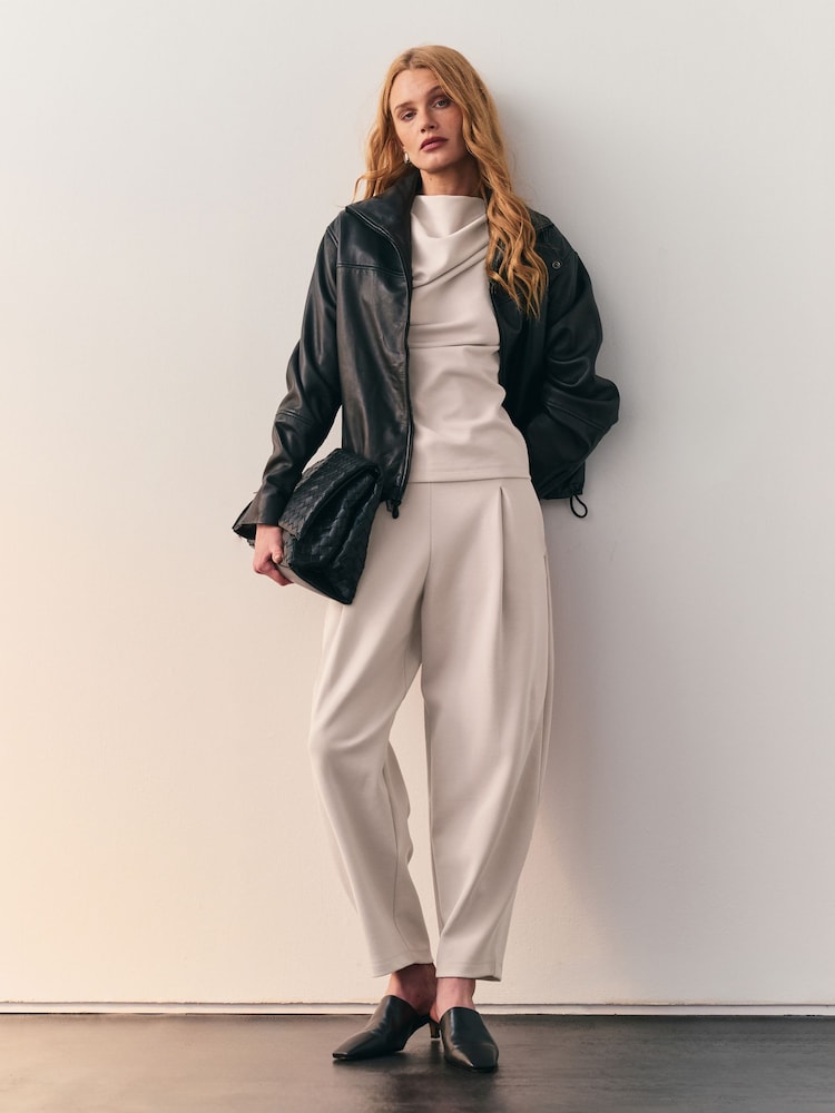 Bēšs - Nothing Ordinary Luxe mucas formas treniņbikses - Attēls 1 no 8