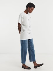 JD Williams White Embellished Bow Print T-Shirt - Image 4 of 4
