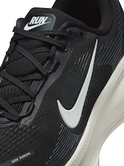 Nike (platas) Vomero 18 skriešanas kedas - Attēls 7 no 8