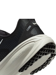 Nike (platas) Vomero 18 skriešanas kedas - Attēls 8 no 8