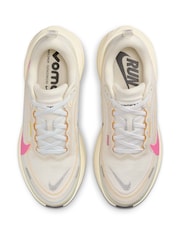 Cream Pink - Tênis de corrida Nike Vomero Plus - Imagem 7 de 11