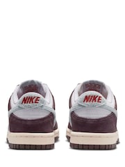 Nike White Burgundy Blue Youth Dunk Low SE Trainers - Image 4 of 9