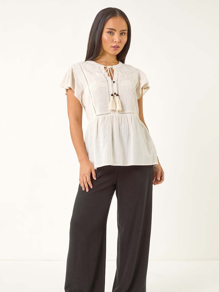 Blusa Roman Petite Bordada com Borlas e Tie - Imagem 2 de 5