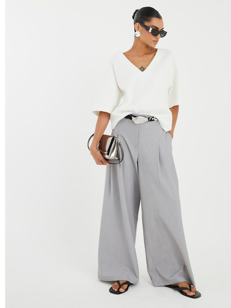 River Island V-Neck Interlock T-Shirt - Imagem 2 de 4