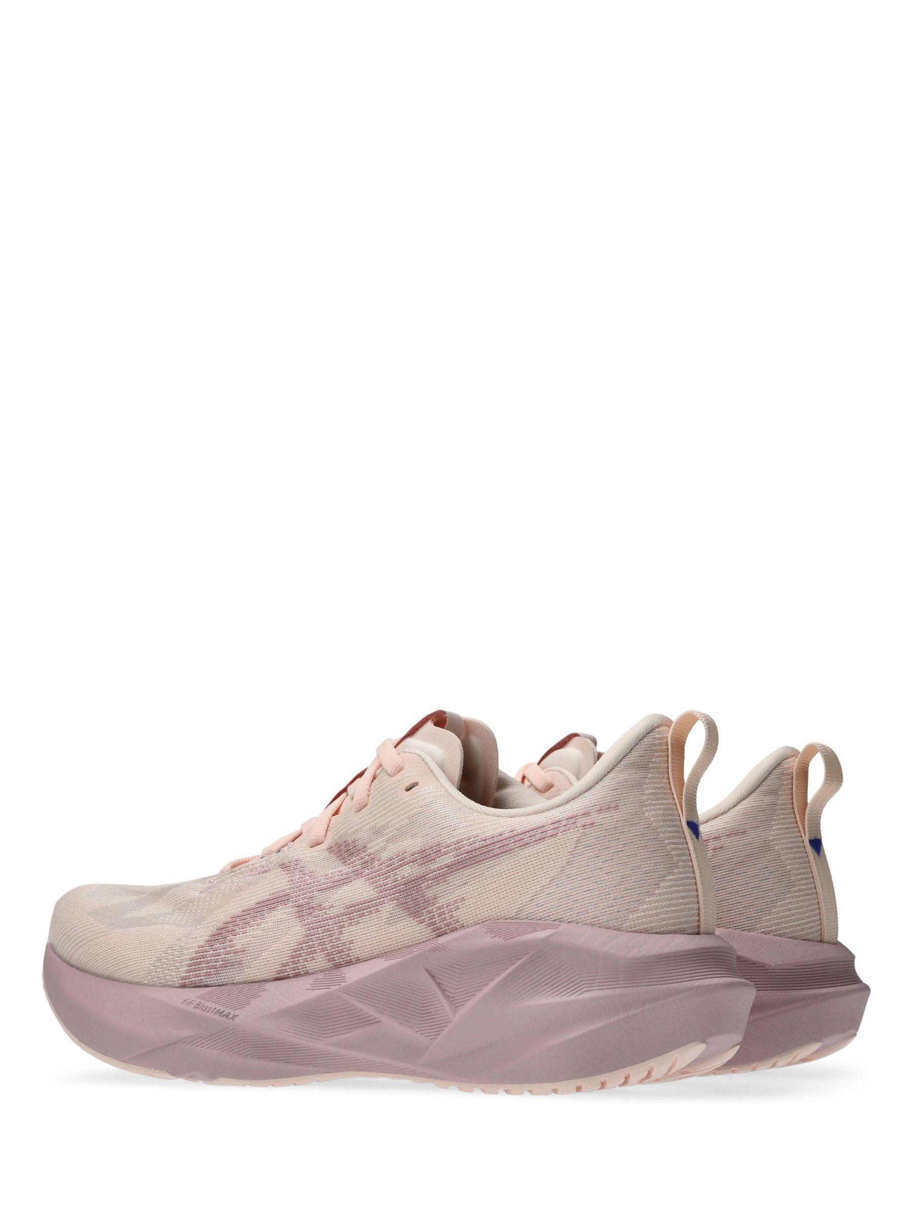 Next：日本 ピンク - ASICS Novablast 5 ランニングシューズ from Next