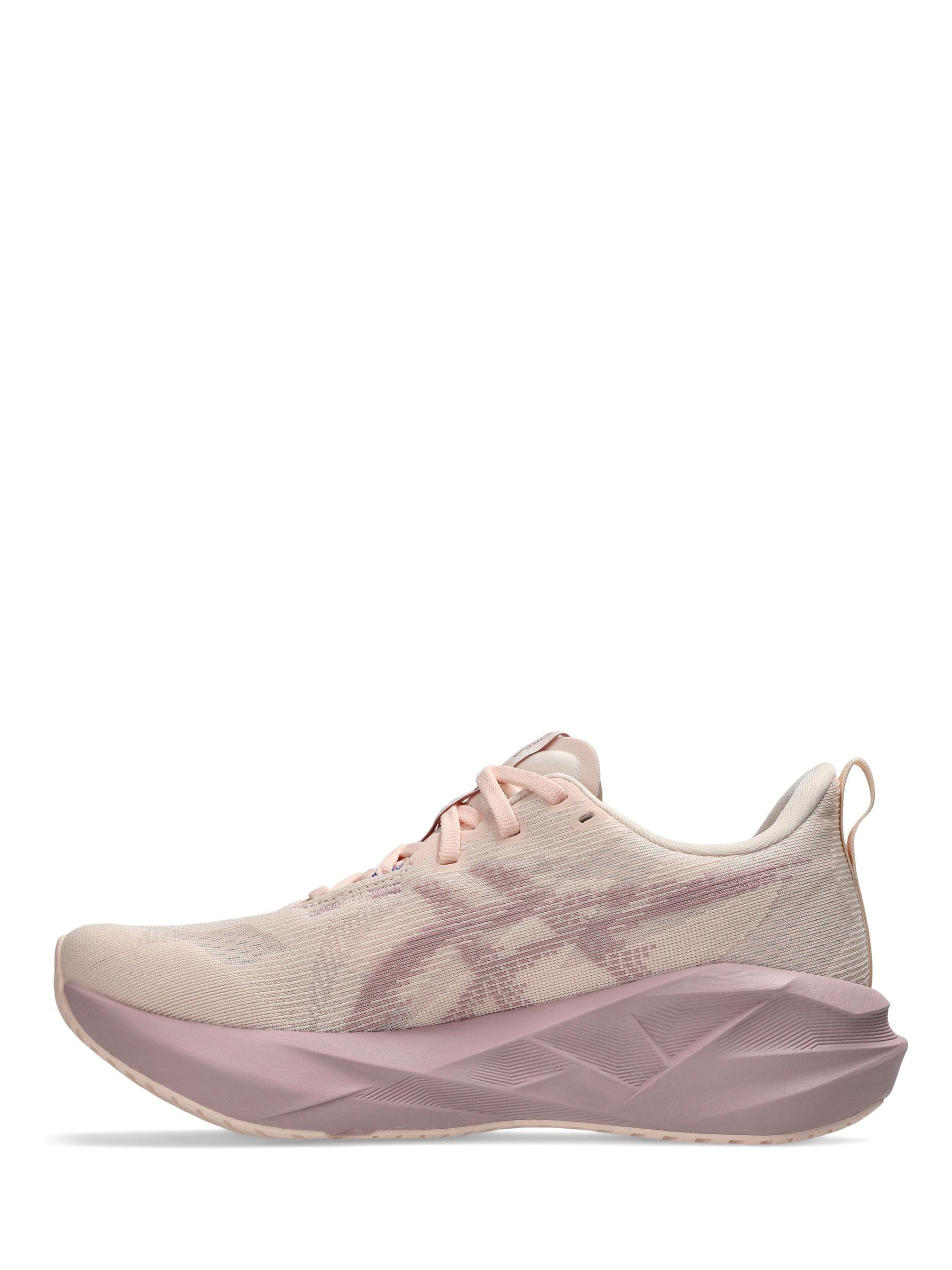 Next：日本 ピンク - ASICS Novablast 5 ランニングシューズ from Next