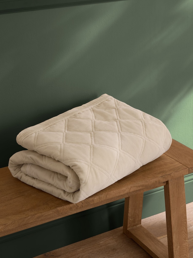 Nina Campbell Natural Washed Velvet Quilted Bedspread - Image 2 of 6