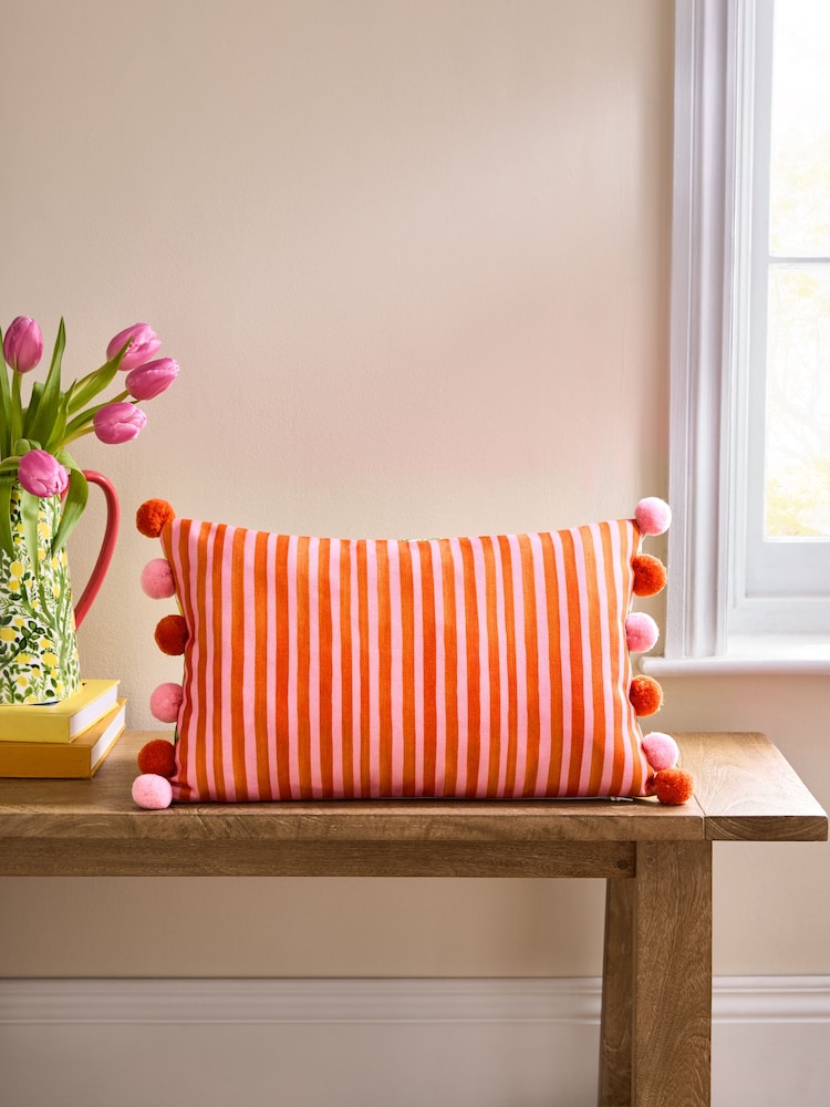 Lucy Tiffney Hi Folks Slogan Kissen mit Pomponbesatz - Bild 2 von 6