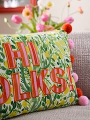 Lucy Tiffney Hi Folks Slogan Kissen mit Pomponbesatz - Bild 4 von 6