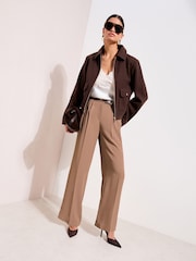 Neutral Latte - Pantalones de pernera ancha sartoriales con elástico en la parte trasera Premium de Friends Like These - Imagen 1 de 5