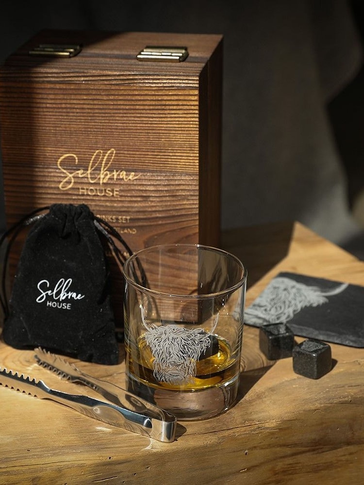 Selbrae House Grey Highland Cow Whisky Drinks Set - Image 1 of 2