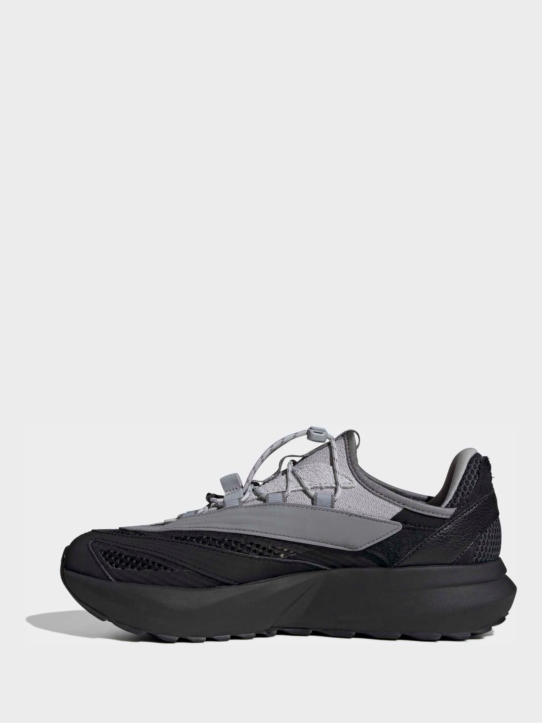 メーカーは、見た通りです。 Next：日本 ブラック - adidas Lightblaze Vista シューズ from Next Japan